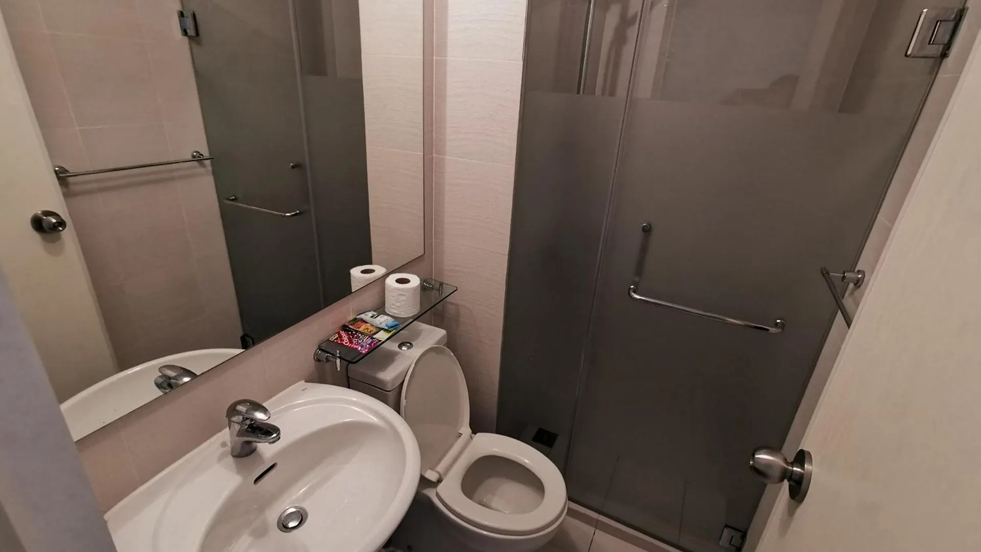 アパートホテル Cozy Apartment With Lagoon View Paranaque City